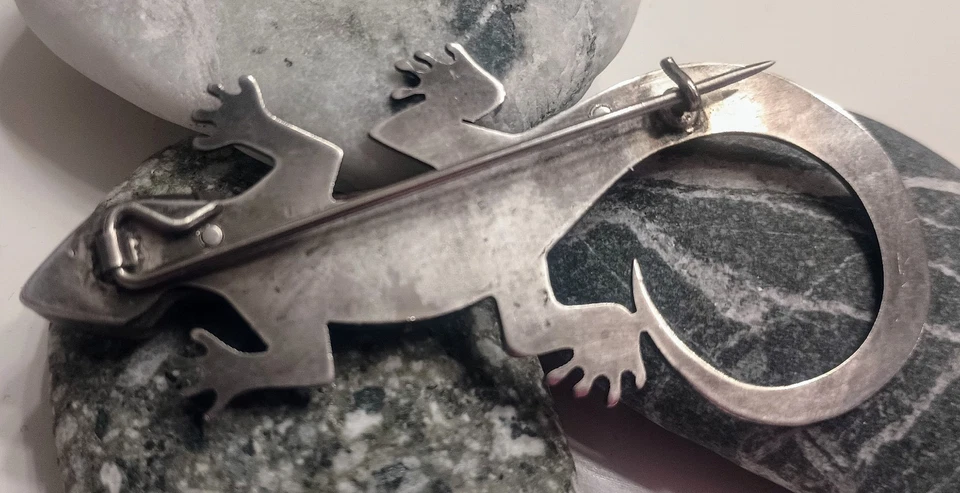 Pin de concha de abulón lagarto de 2" plata lagarto con madera; raro Foto 3 de 4