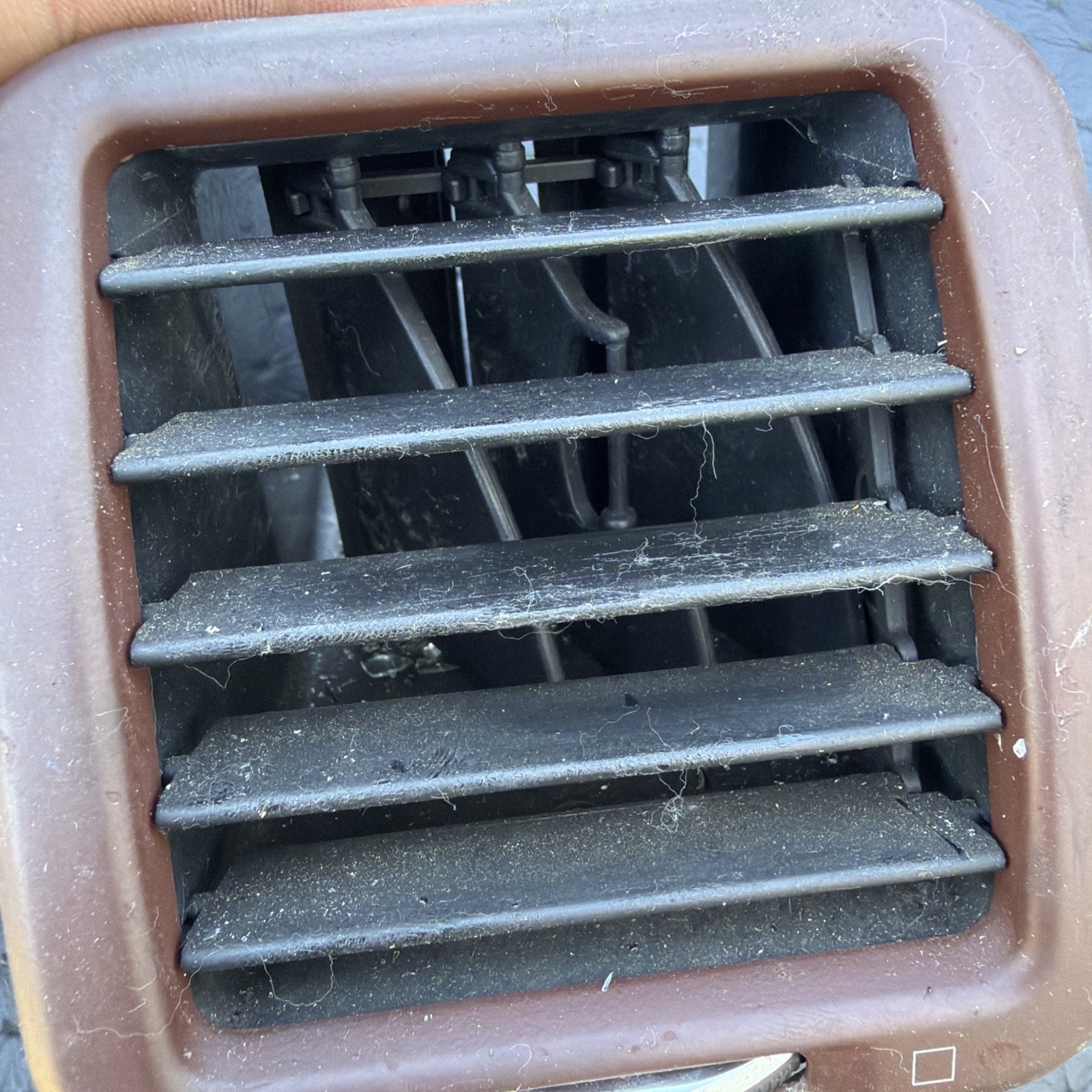 03-13 Maserati Quattroporte M139 Front Right or Left Console AC A/C Air Vent OEM