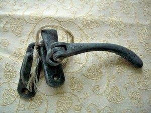 Re-Claimed-1-window-casement-arm-stay-fastener-amp-1-x-latches