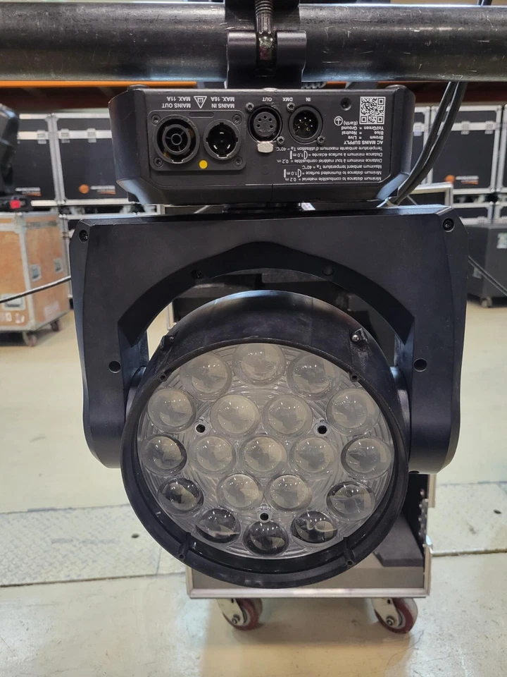 Martin MAC Aura XB Wash LED - Available 6/23 - 6 fixtures comes w/a 6 way case - Image 2 of 4