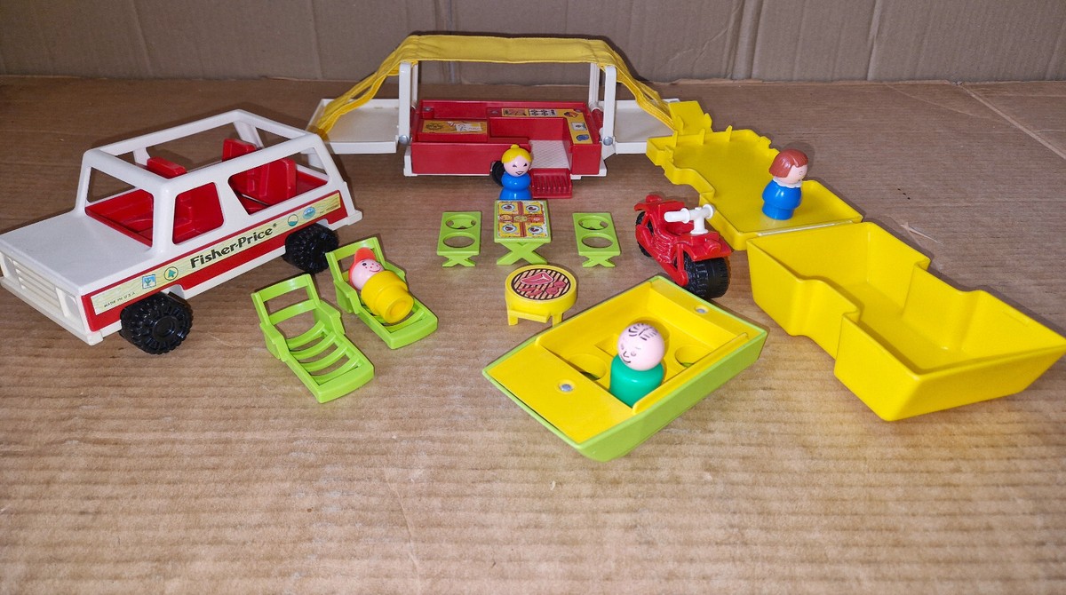 Vintage Fisher-Price Little People #992 Play Family CAR & POP-UP  display picture 1