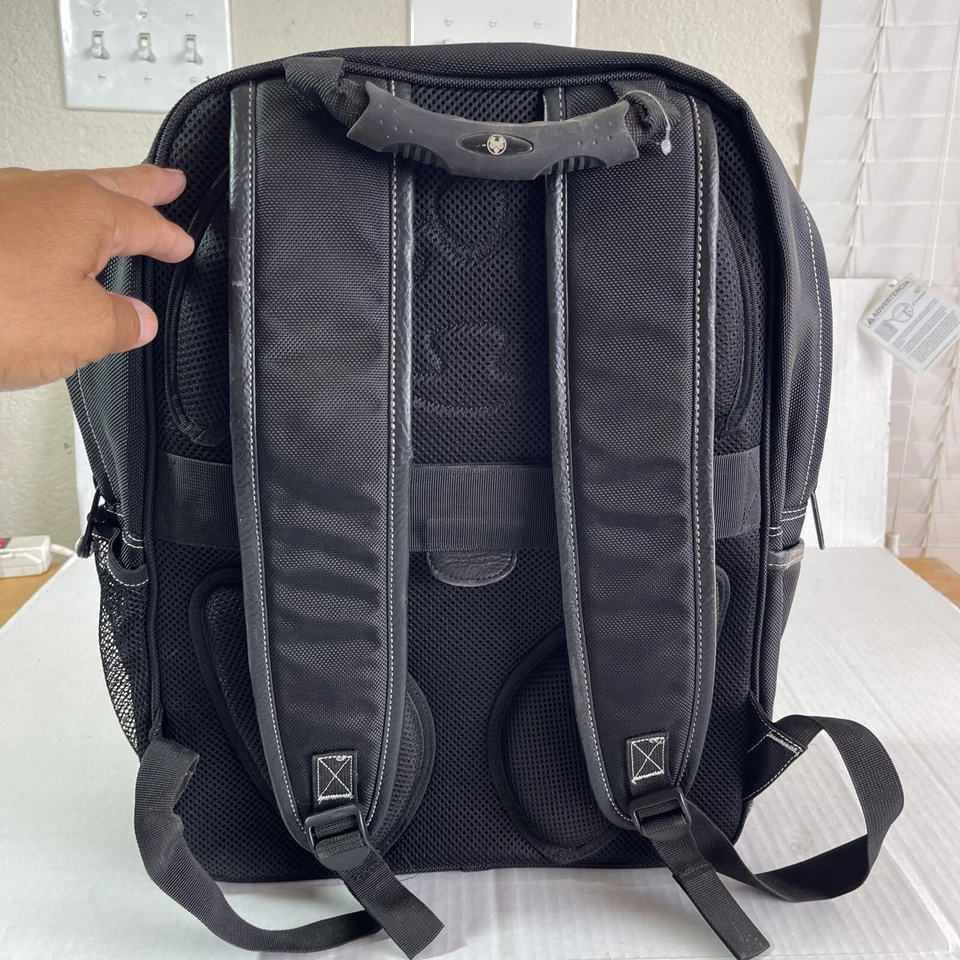 "Mochila de viaje para computadora portátil Sumo 17""" Foto 2 de 3