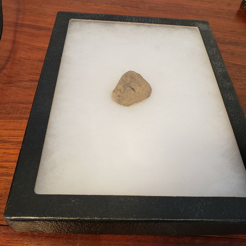 Great pre-colombian pottery with frame included
