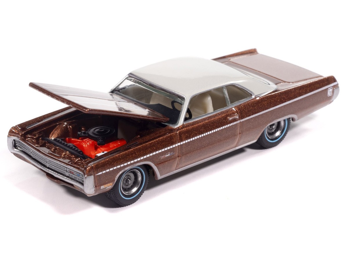 1971 PLYMOUTH SPORT FURY GT AUTUMN BRONZE 1/64 AUTO WORLD 64532