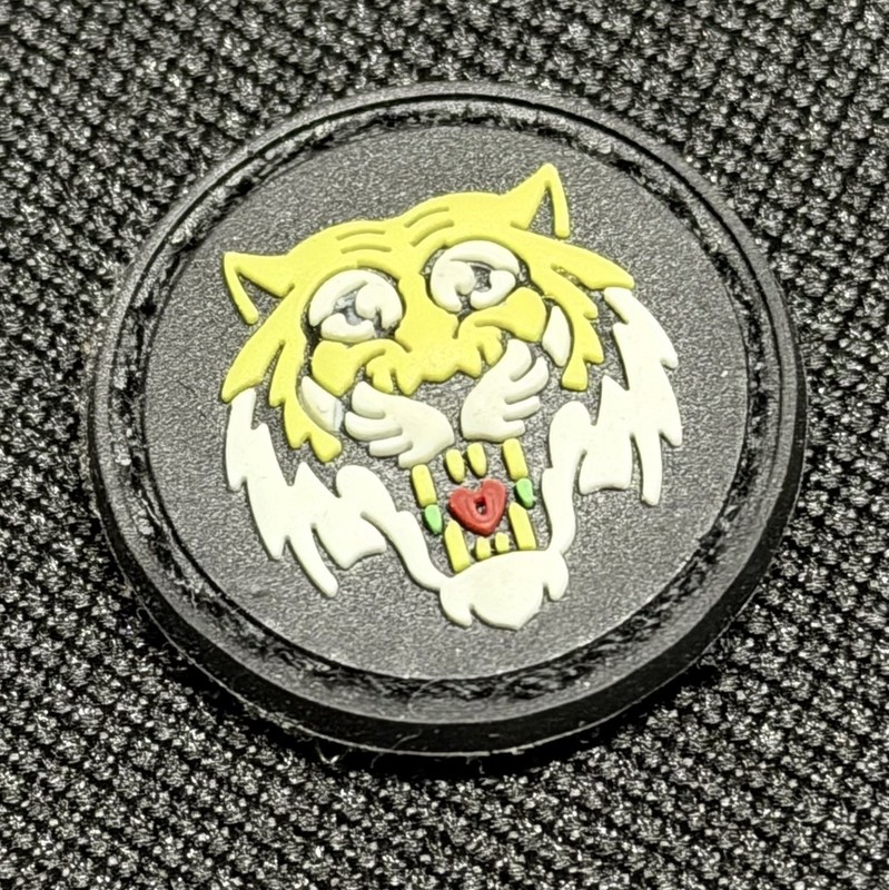 mini patch ranger eye cat eye PVC tiger design round black bkgrnd hook backed