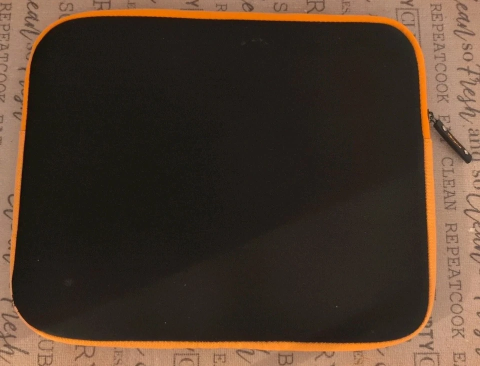 Targus 33cm x 27cm Tablet zip Case Neoprene used  - Image 2 of 4