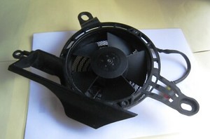 Ducati Diavel G1 / Bj. 2011-2013 / Kühler Lüfter links / coolant fan left side