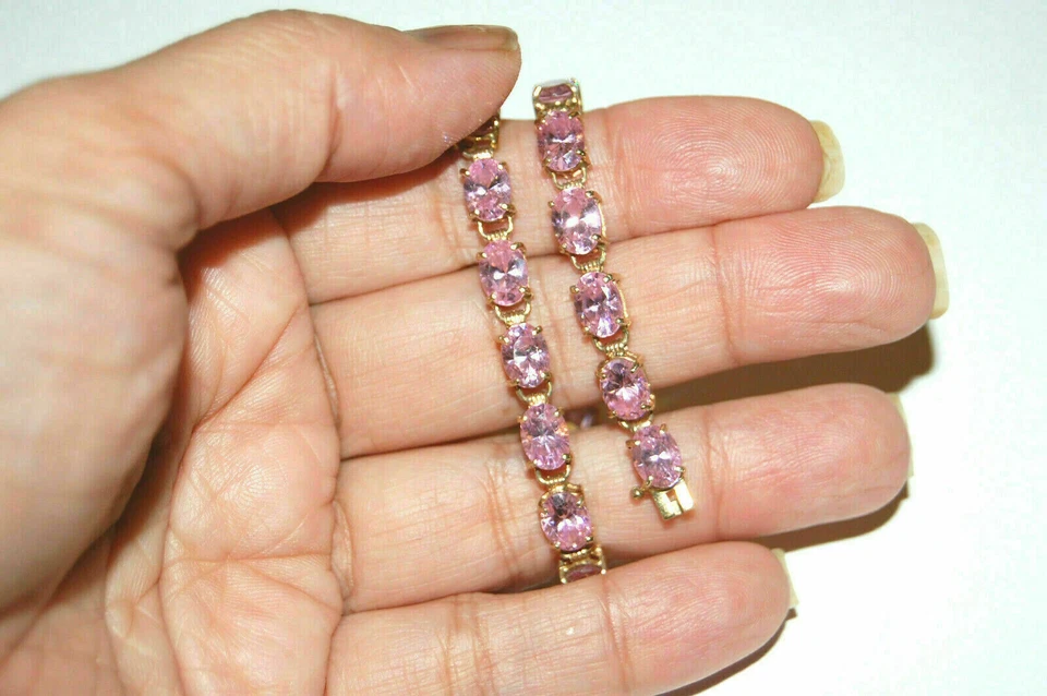 Brazalete de tenis para mujer de zafiro rosa creado en laboratorio ovalado de 9 quilates acabado en oro amarillo de 14 quilates Foto 4 de 4