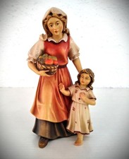Kostner Krippenfigur 16 cm ,Hirtin mit Obst + M&auml;dchen aus Massivholz geschnitzt