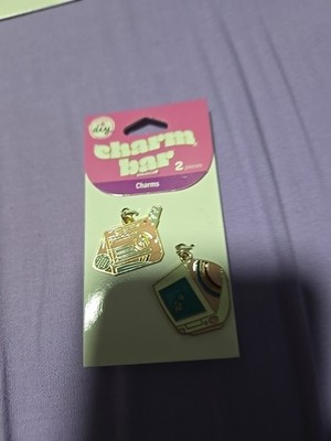 Cousin DIY Charm Bar: Retro Theme