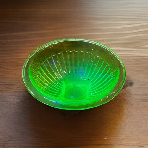 8” VINTAGE HAZEL ATLAS GLASS FOOTED BOW SQUARE BASE Uranium Glow W Black Light