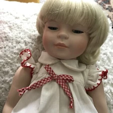 Porcelain Girl  Nr21944  1994 New shoes P&O Vintage Used  Shoes Missing.