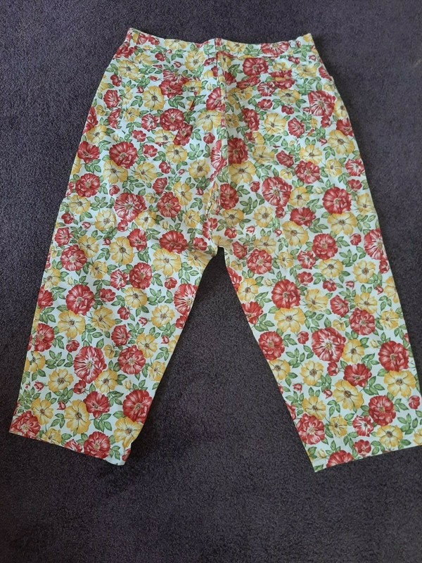 JONES NEW YORK SPORT Floral Capri EUC Size 14