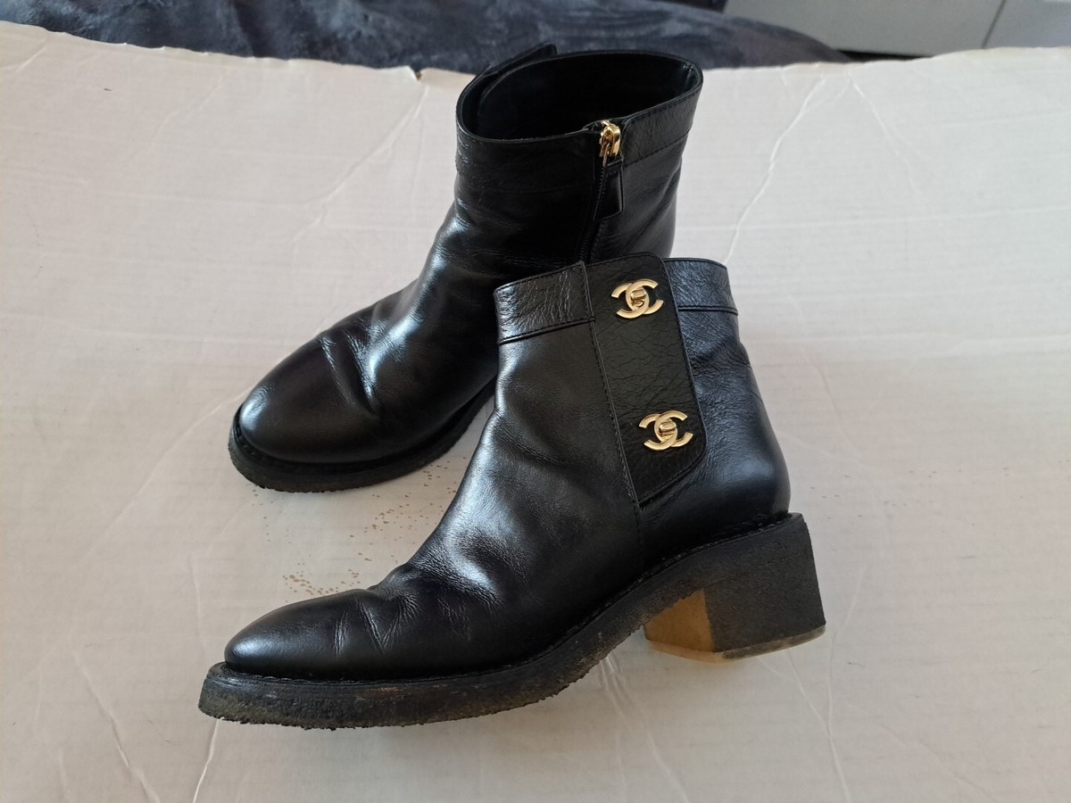 CHANEL 黒 レザー 38c ショートブーツ ターンロック cc CHANEL CC TURN LOCK BLACK LEATHER SHORT ANKLE BOOT SHOE SIZE