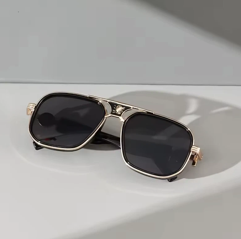 Gafas de sol retro de lujo para hombre con marco dorado UV400 cuadradas de moda de diseñador Foto 3 de 3