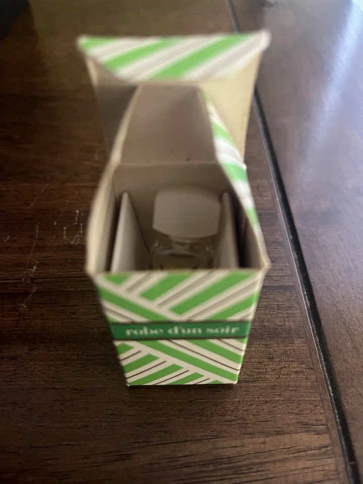 Raro* Bata Tallada De Colección D’Un Soir Perfume Tamaño Muestra Nuevo En Caja Foto 3 de 4