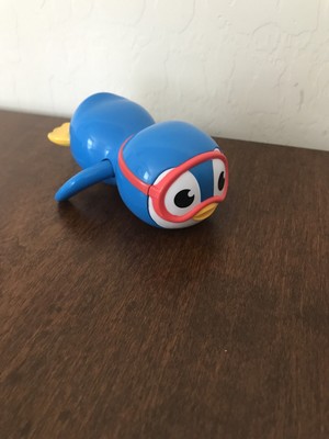 munchkin wind up swimming penguin bath toy