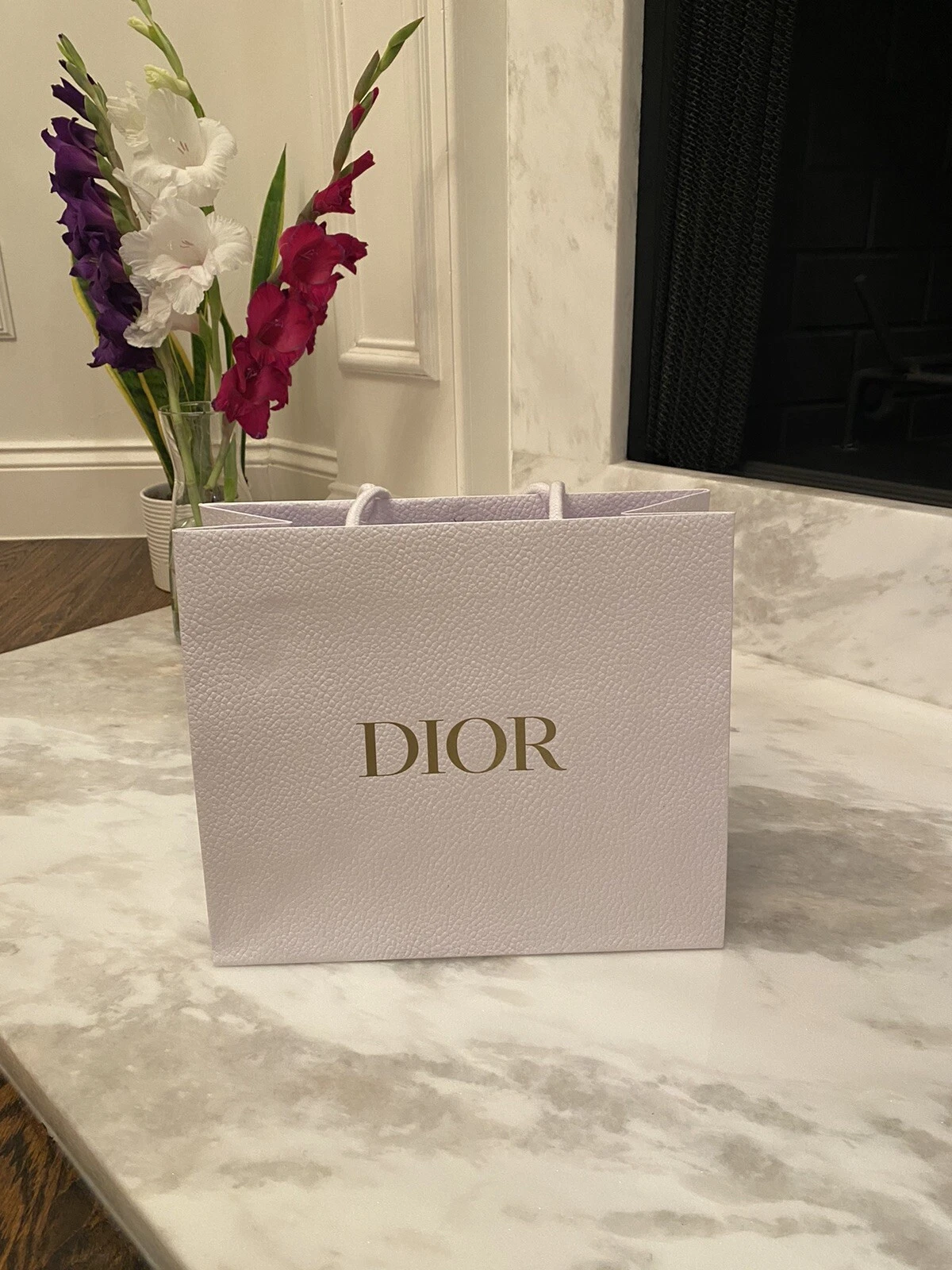 Sac cadeau moyen shopping en papier caillou texturé authentique Dior   NEUF or blanc
