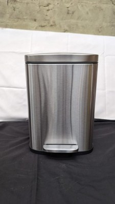 Amazon Basics Resistenter Rechteckiger Mülleimer mit SoftClose5L (Kratzer auf Deckel)