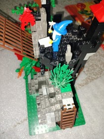 LEGO Castle: Dark Dragon's Den (6076) With Instruction Manual.