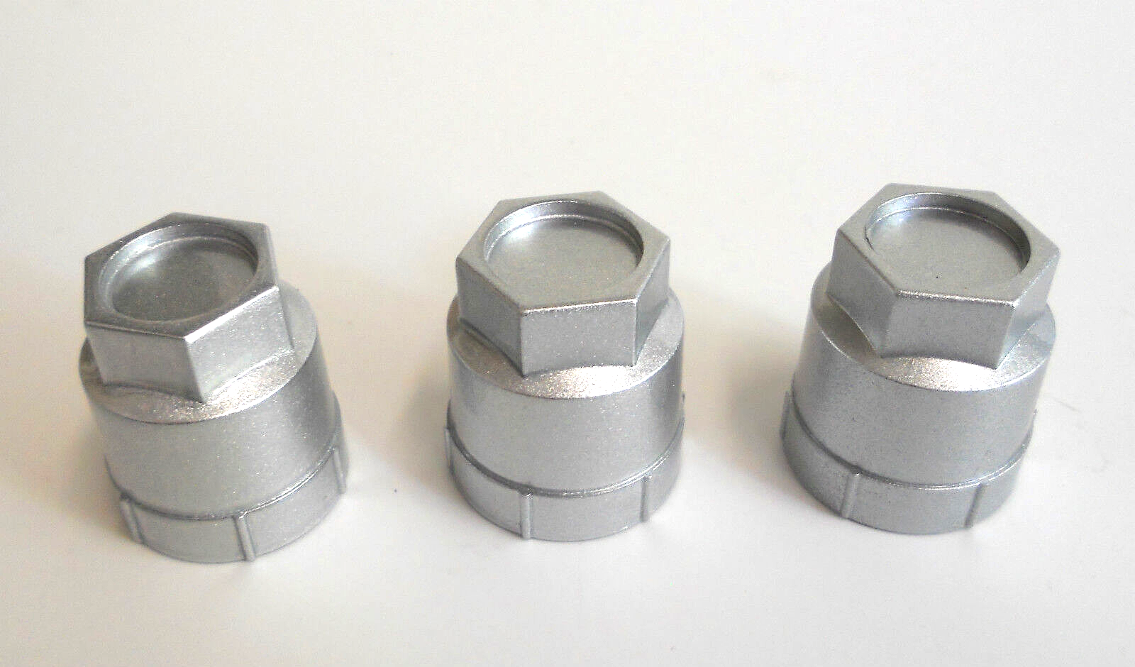 8202 FIREBIRD TA CAMARO Z28 RS SILVER LUG NUT COVERS CAP SCREW ON