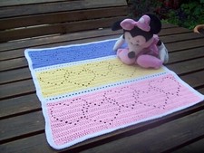 HANDMADE FILET CROCHET LINKED HEARTS BABY BLANKET PRAM COT - 26" X 23" UNIQUE