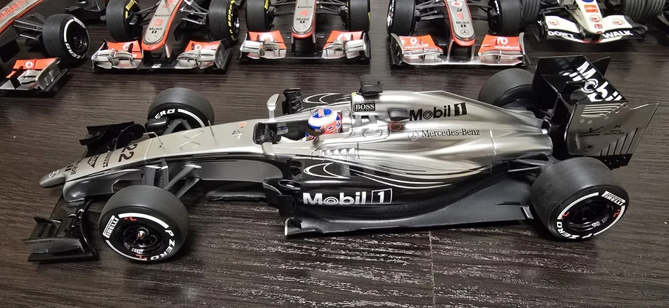 F1 McLaren Mercedes MP4-29 2014 Jenson Button 1:18 Minichamps - Image 2 of 4