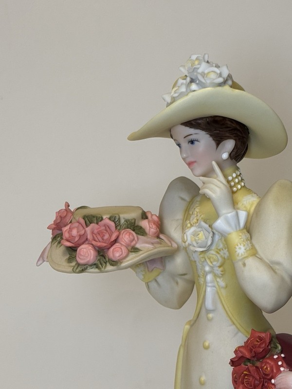 AVON 2005 Presidents Club Multicolor MRS ALBEE AWARD Victorian Doll Figurine