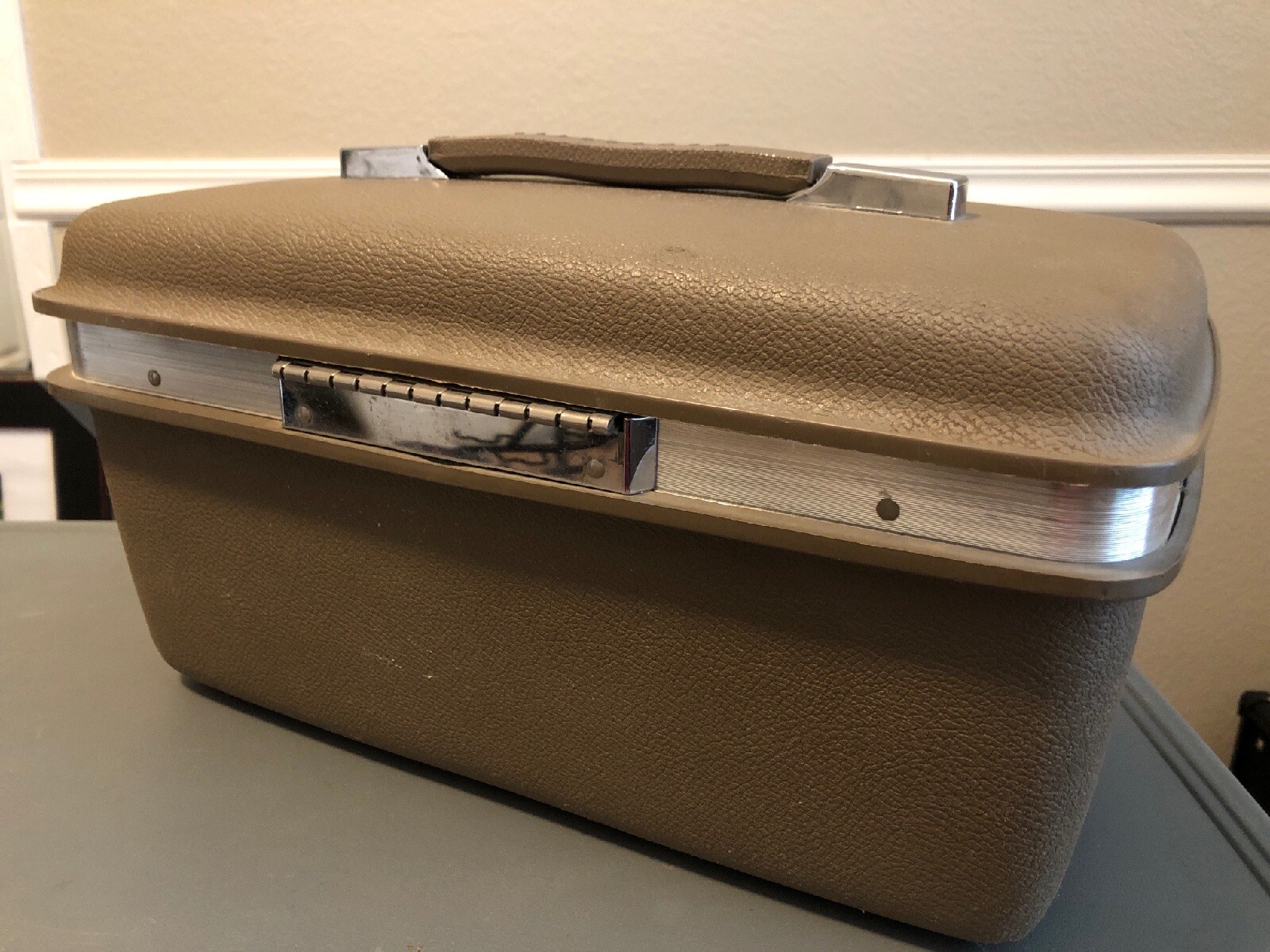 Vintage Samsonite Saturn Train Case Carry On Luggage with Trays (NO KEY