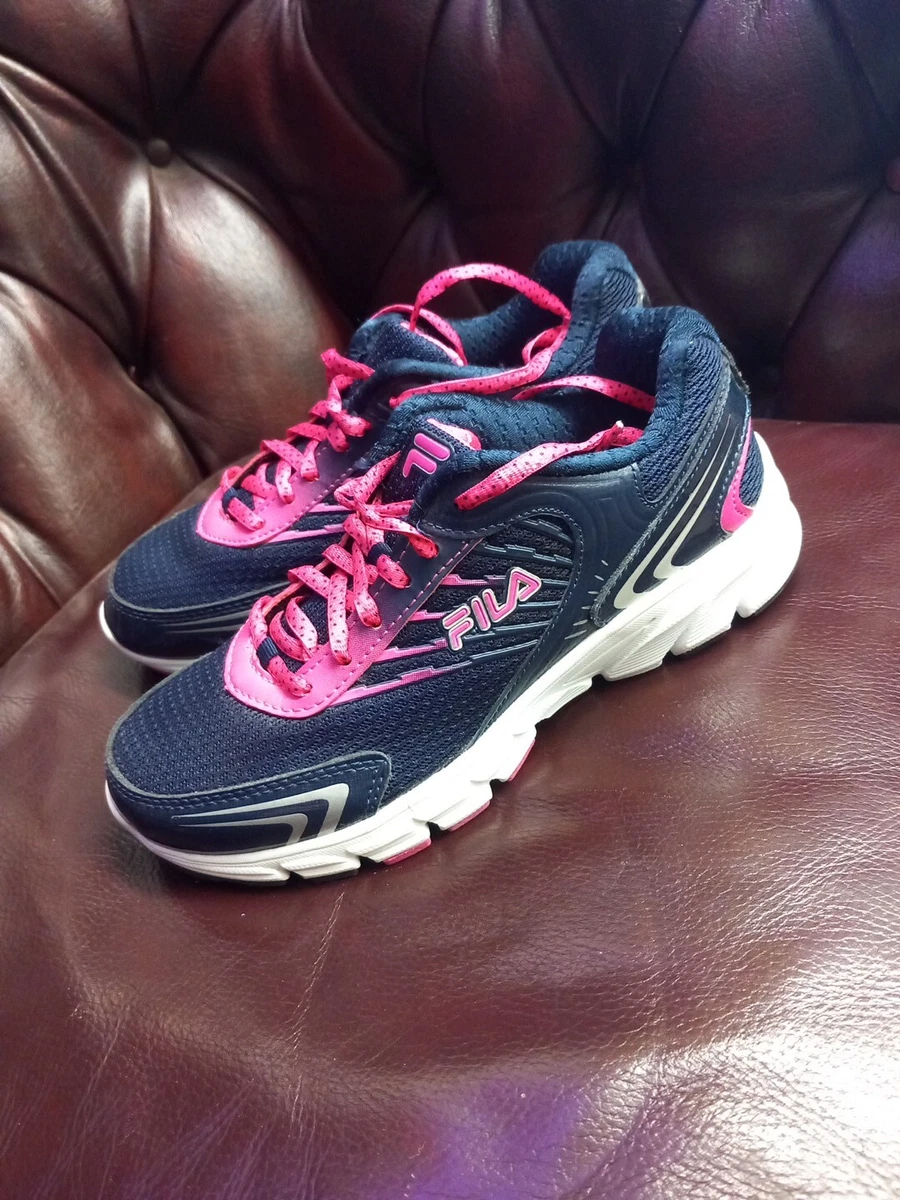 Size 4 fila shoes deals