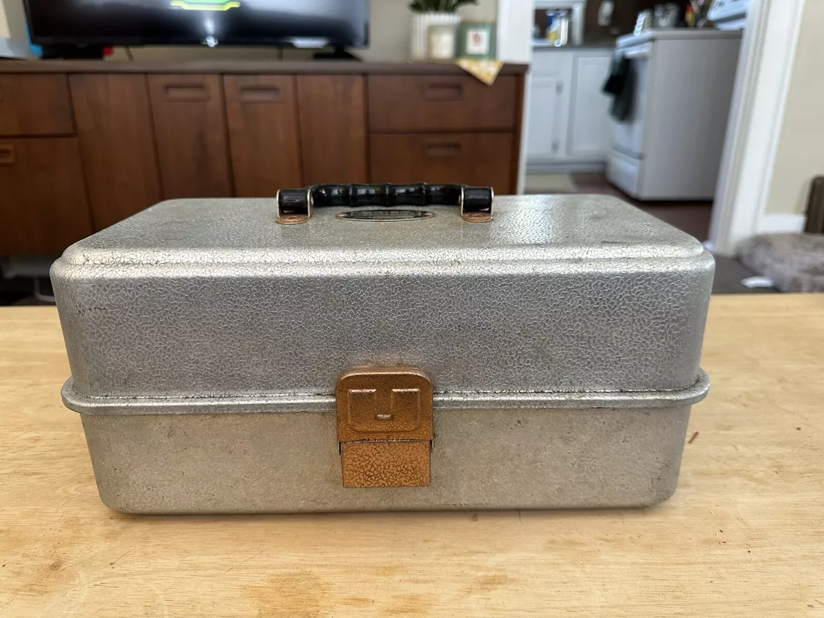 Vintage UMCO Aluminum Fishing Tackle Box, 3 Trays, Model 133A, Made in  USA