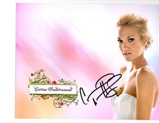 Autographed Carrie Underwood Cute 8 x 10 Photo Signed with COA