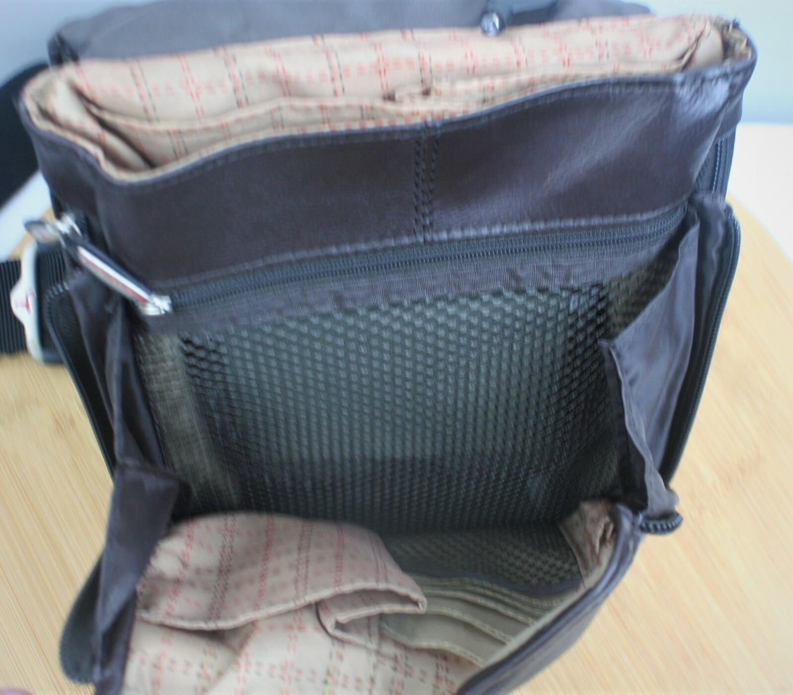 Travelon Brown Leather Sling Bag Travel Organizer Bac… Gem