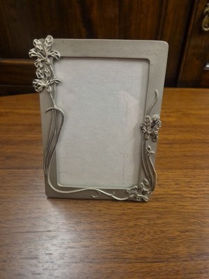 Silberfarbener Bilderrahmen aus Metall mit Blumendekor 14 cm x 10 cm