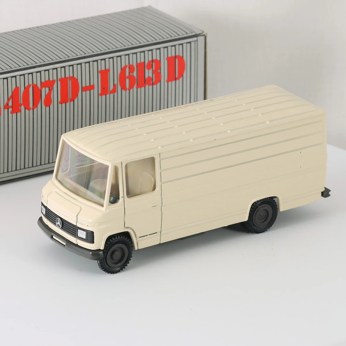 FOURGON MERCEDES L407D L613D Blanc 1/50 cursor modell