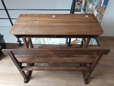 bureau d'écolier ancien en bois fourni avec 2 encriers et son banc 