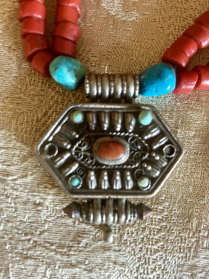 Collar coral ágata tibetana vintage con caja Ghau Foto 2 de 3