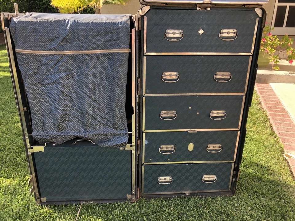 Baúl armario Hartmann vintage con cojín superior con cajones y zona de suspensión Foto 3 de 4