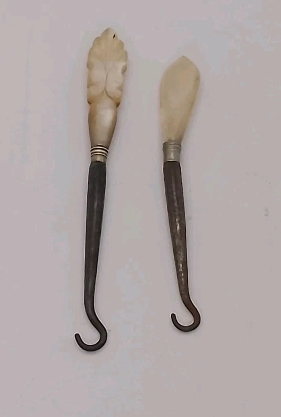 4x Antique Sewing Hooks 2 Mother Of Pearl 2 Bakelite - Image 3 of 4