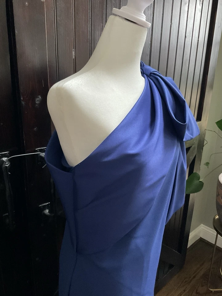 Maxi Vestido Aqua Satén Lazo Color Índigo Talla 14 Escote Asimétrico Foto 3 de 4