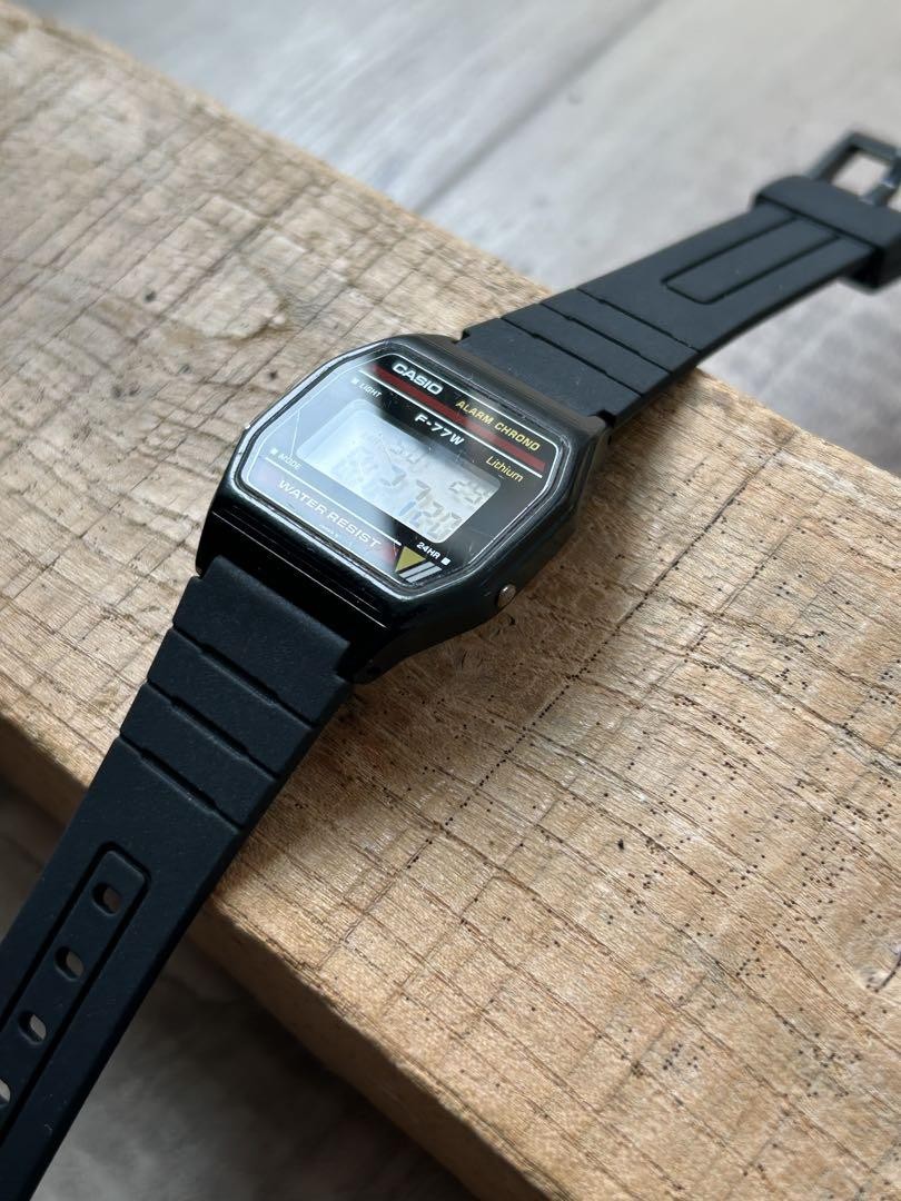 a*w様 CASIO F-77W デジタル腕時計　ビンテージ ⭐️ Vintage CASIO F-77W 1980's DIGITAL WATCH F-Series 587