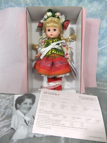 Madame Alexander 8" UKRAINE #34325-Restrung W/box,tag,COA-Flawless
