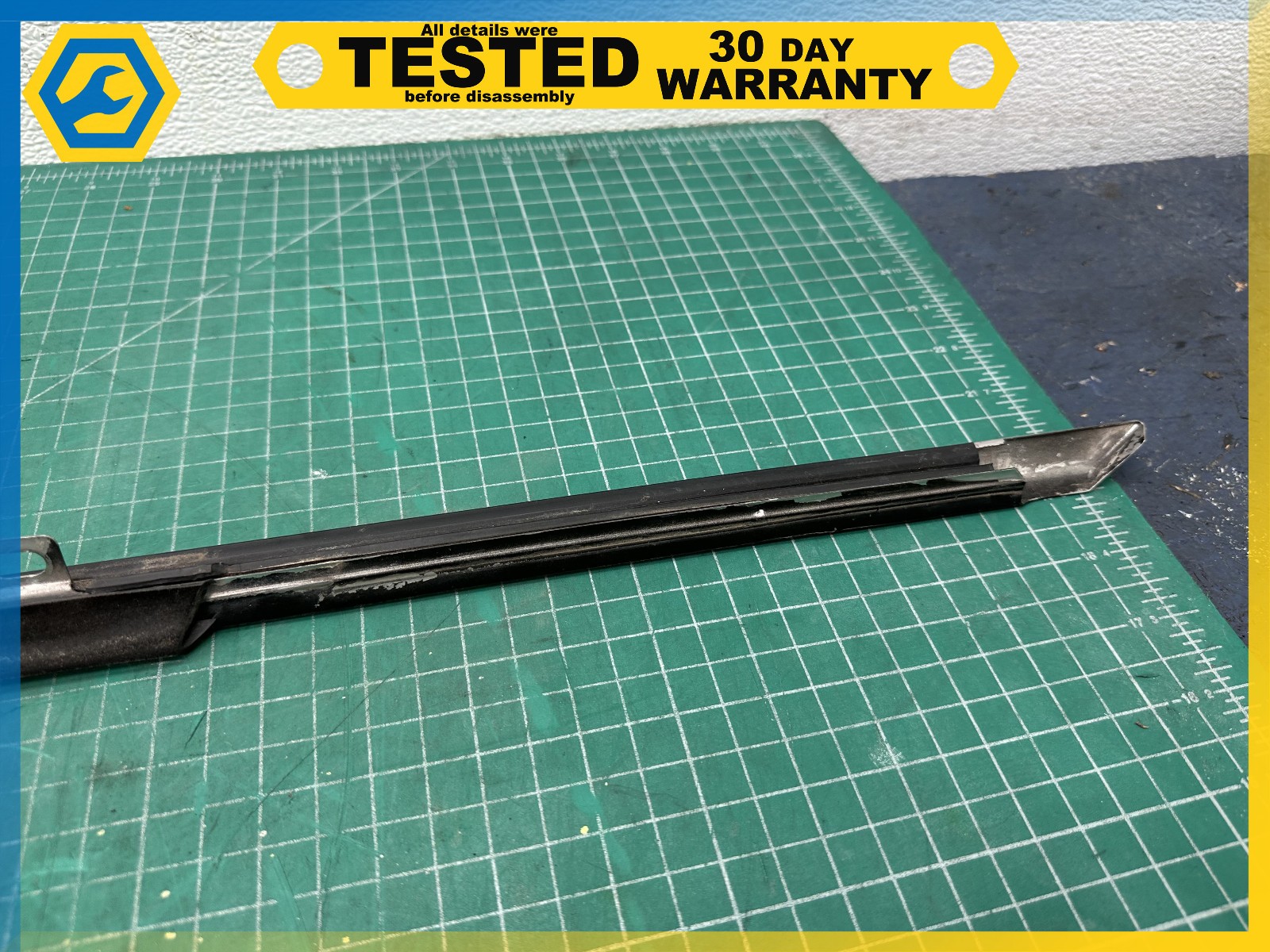 06-12 BENTLEY Flying Spur FRONT RIGHT DOOR WINDOW OUTER WEATHERSTRIP SEAL OEM