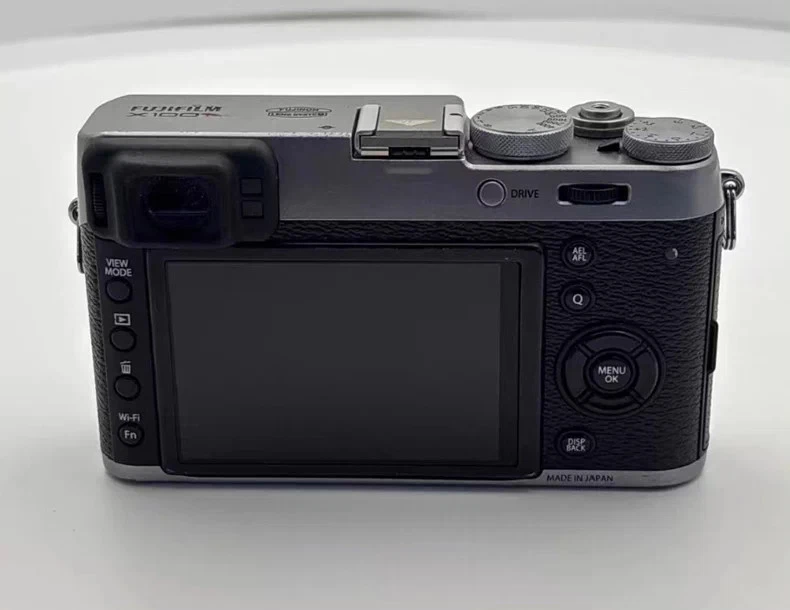 Fujifilm X100T 16MP X-Trans CMOS II sensor Compact Digital Camera X Series - Image 3 of 4