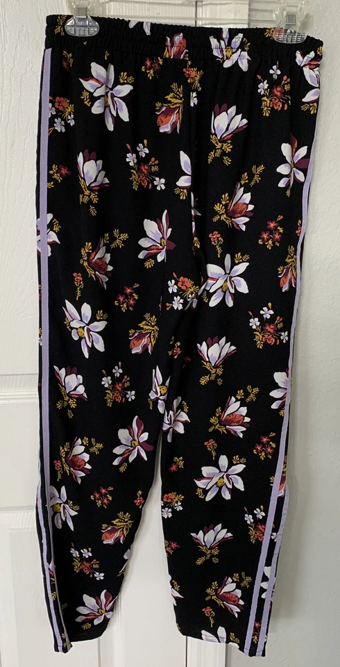 Pantalones informales florales negros Xhilaration para mujer cintura elástica rayas laterales talla S Foto 4 de 4