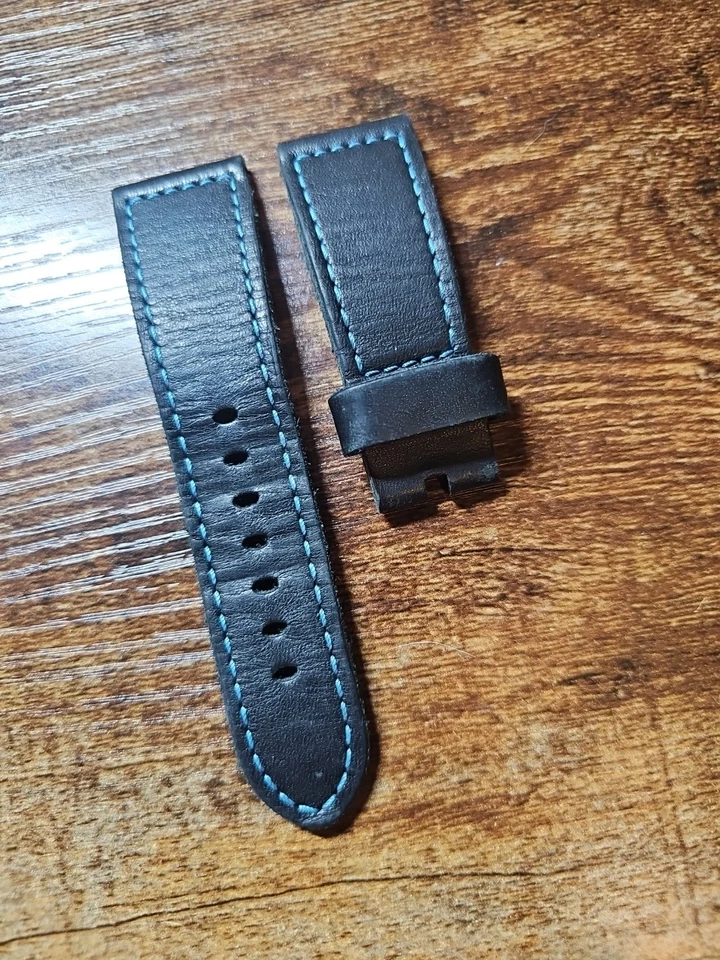 Correa de cuero Panerai 26/22 mm OEM corte crudo negro y azul hebilla Tang hecha en Austria Foto 3 de 4