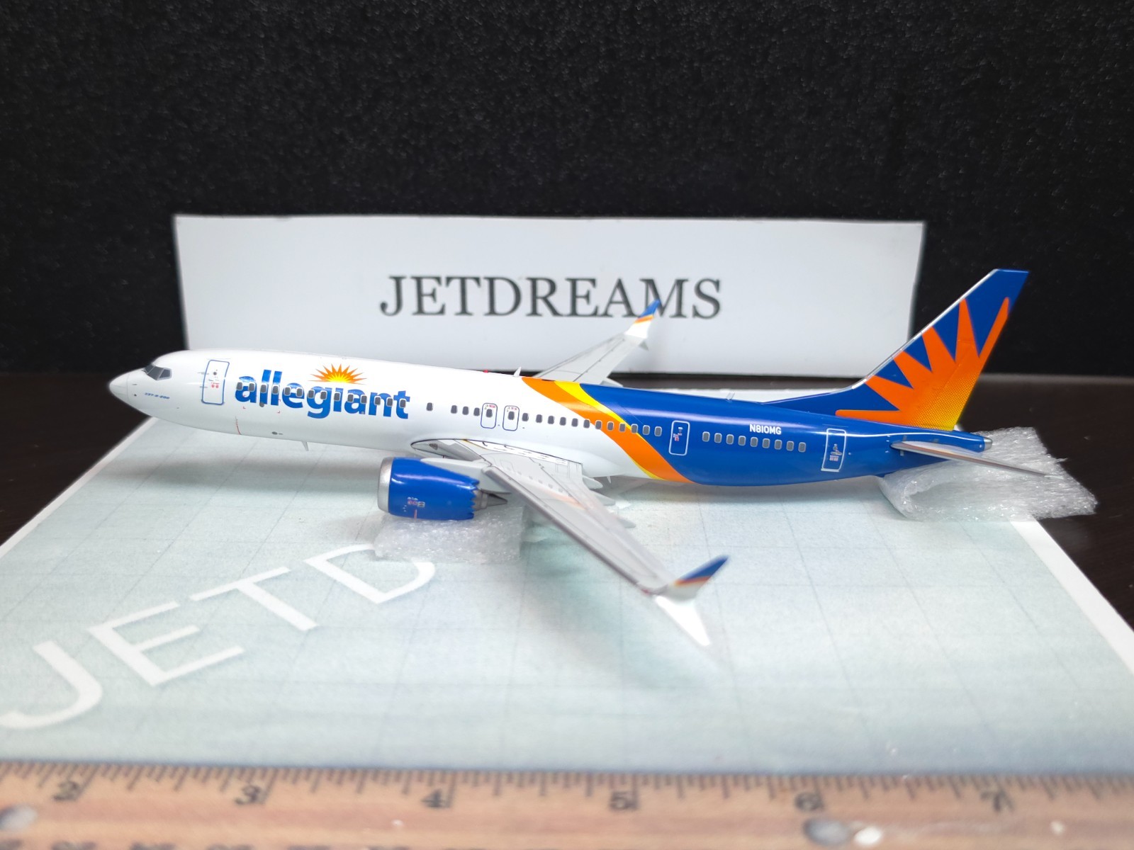 1/200 ALLEGIANT AIRLINES 737-MAX 8-200 2025'S COLORS N810MG GEMINI JETS - second product detail image