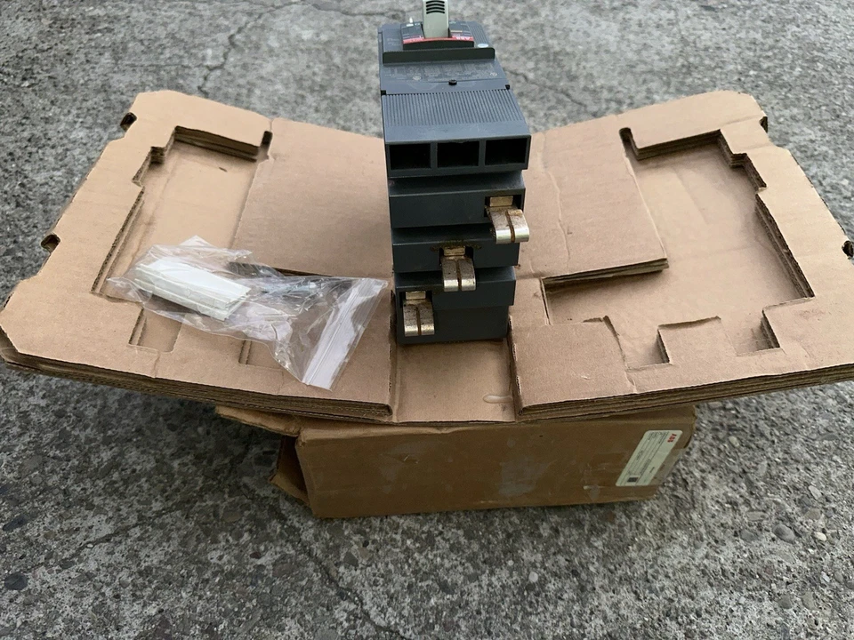 NIB ABB CIRCUIT BREAKER XT1HU3100AYD000XXX 1SDA074706R1 I-LINE 100A 600Y/347V 3P - Image 2 of 4