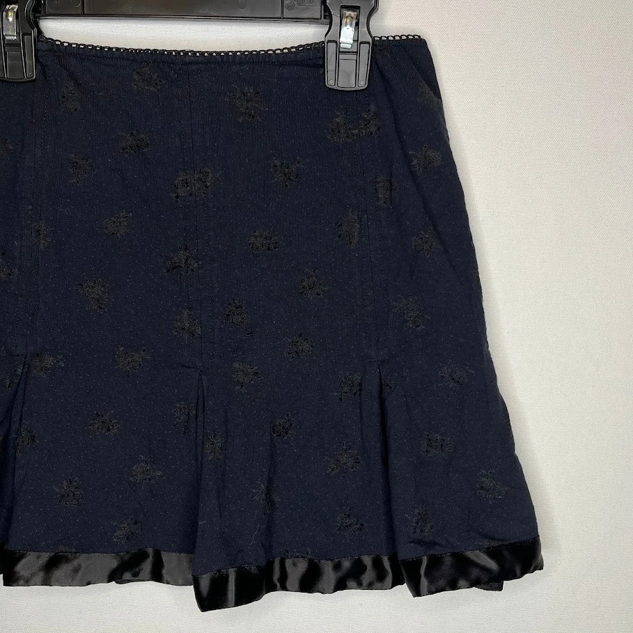 Minifalda negra para mujer Cynthia Steffe M con estampado floral hecha en EE. UU. Foto 4 de 4