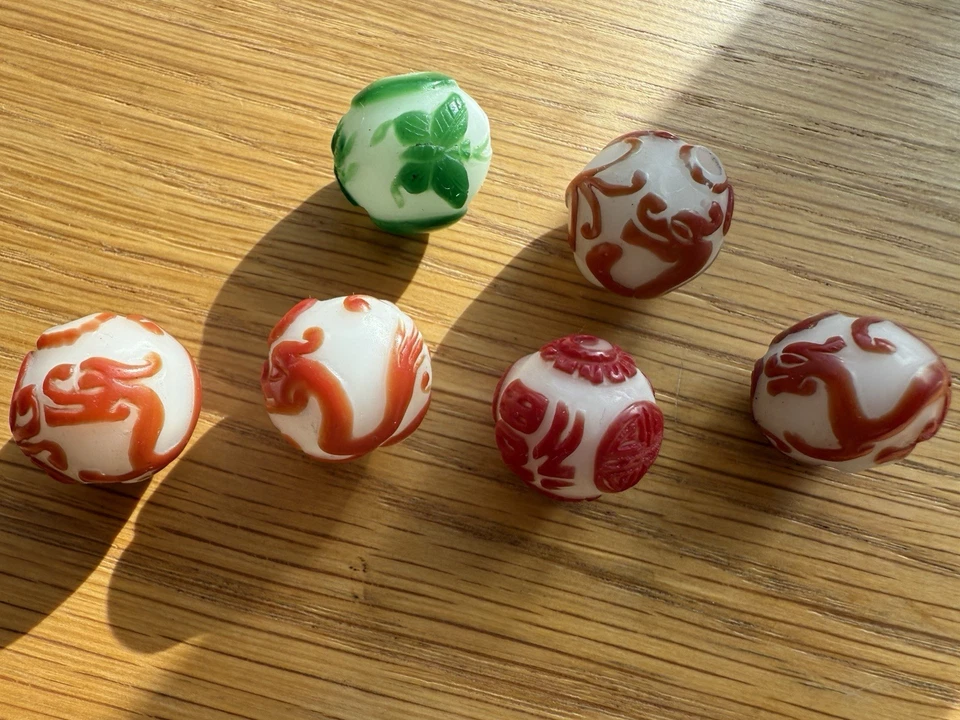 中国古董出口红色绿色白色雕刻覆盖北京玻璃珠套装 — 第 3/4 张图片